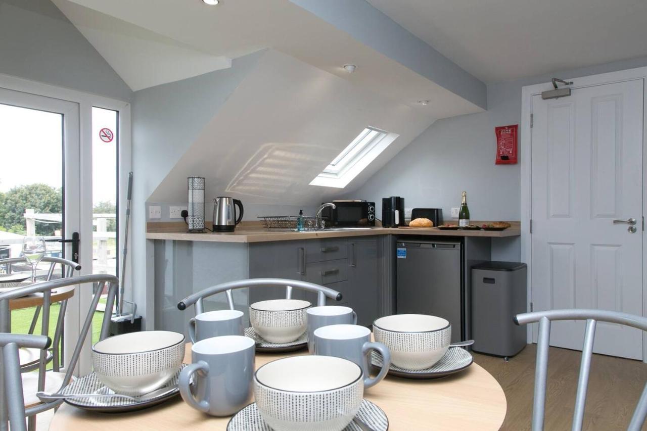 Pass The Keys Modern En-suite In Country Pubrestaurant 3