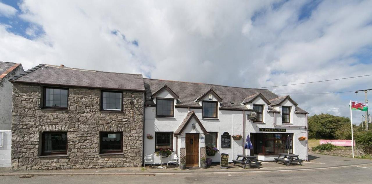 Pass The Keys Modern En-suite In Country Pubrestaurant 3 Llanddona