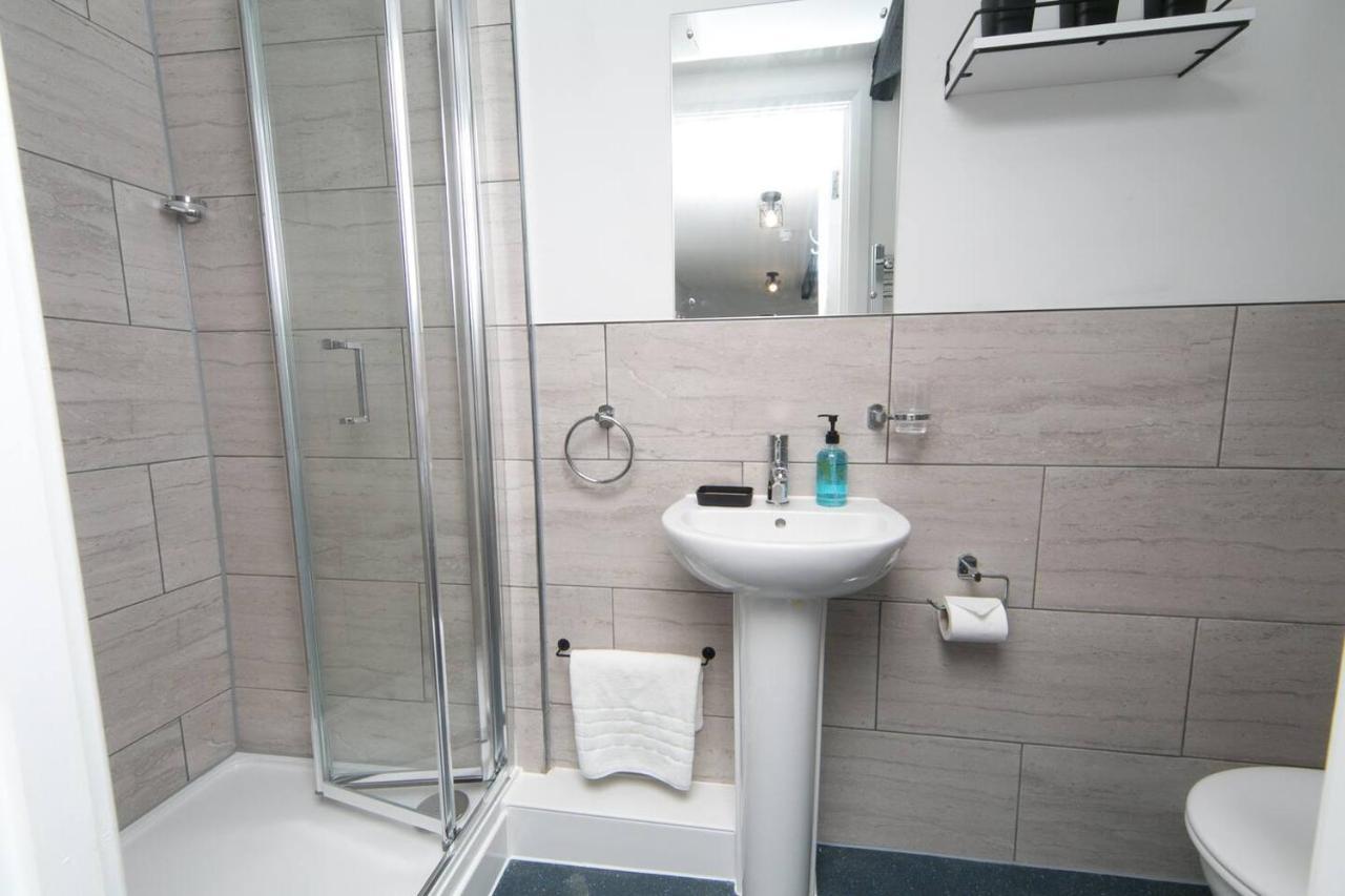 Pass The Keys Modern En-suite In Country Pubrestaurant 3